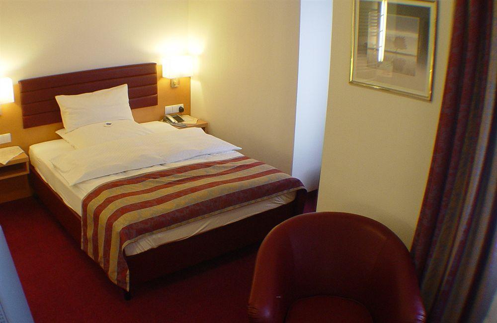 Hotel Zum Adler 본 외부 사진