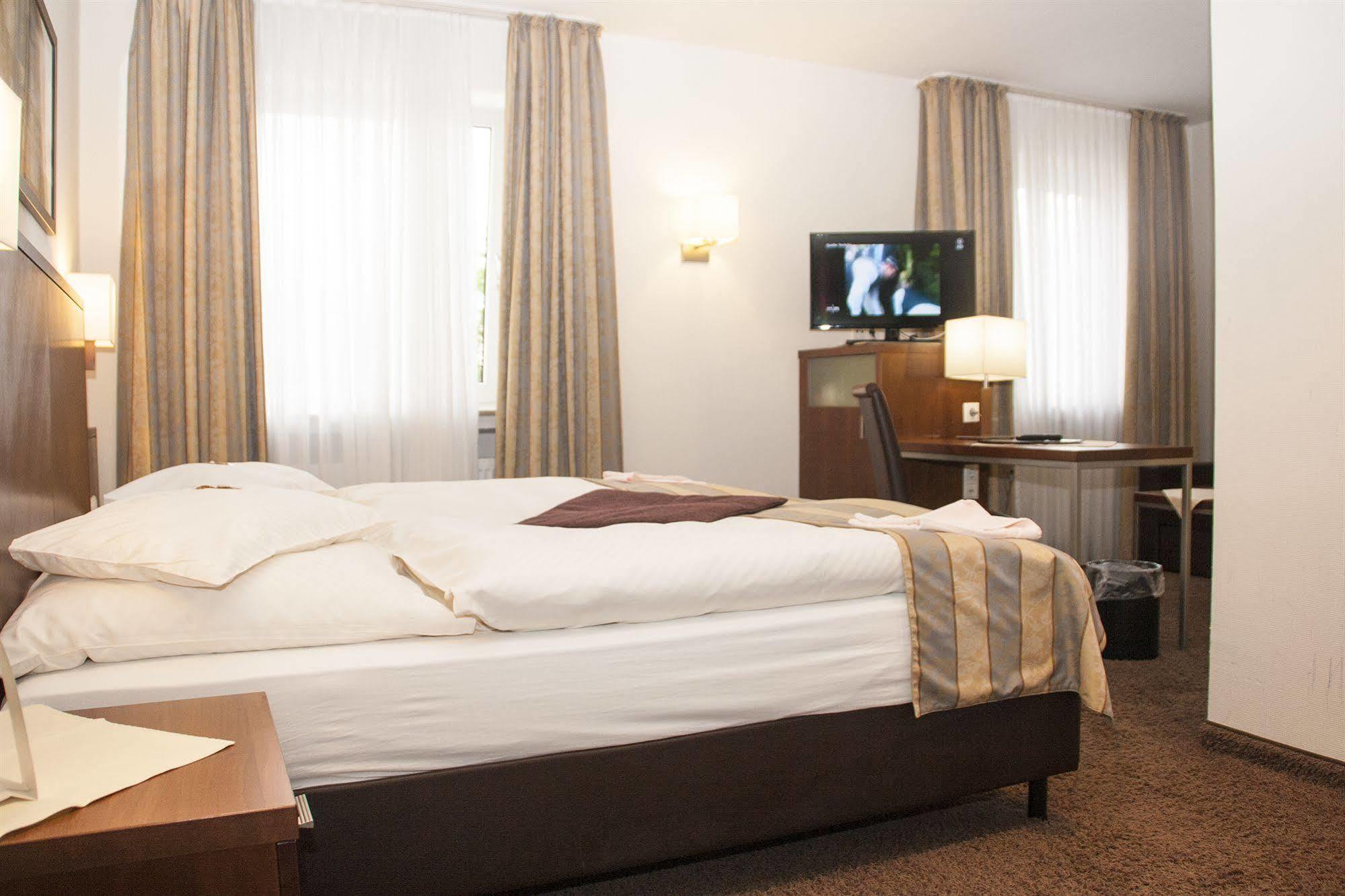 Hotel Zum Adler 본 외부 사진