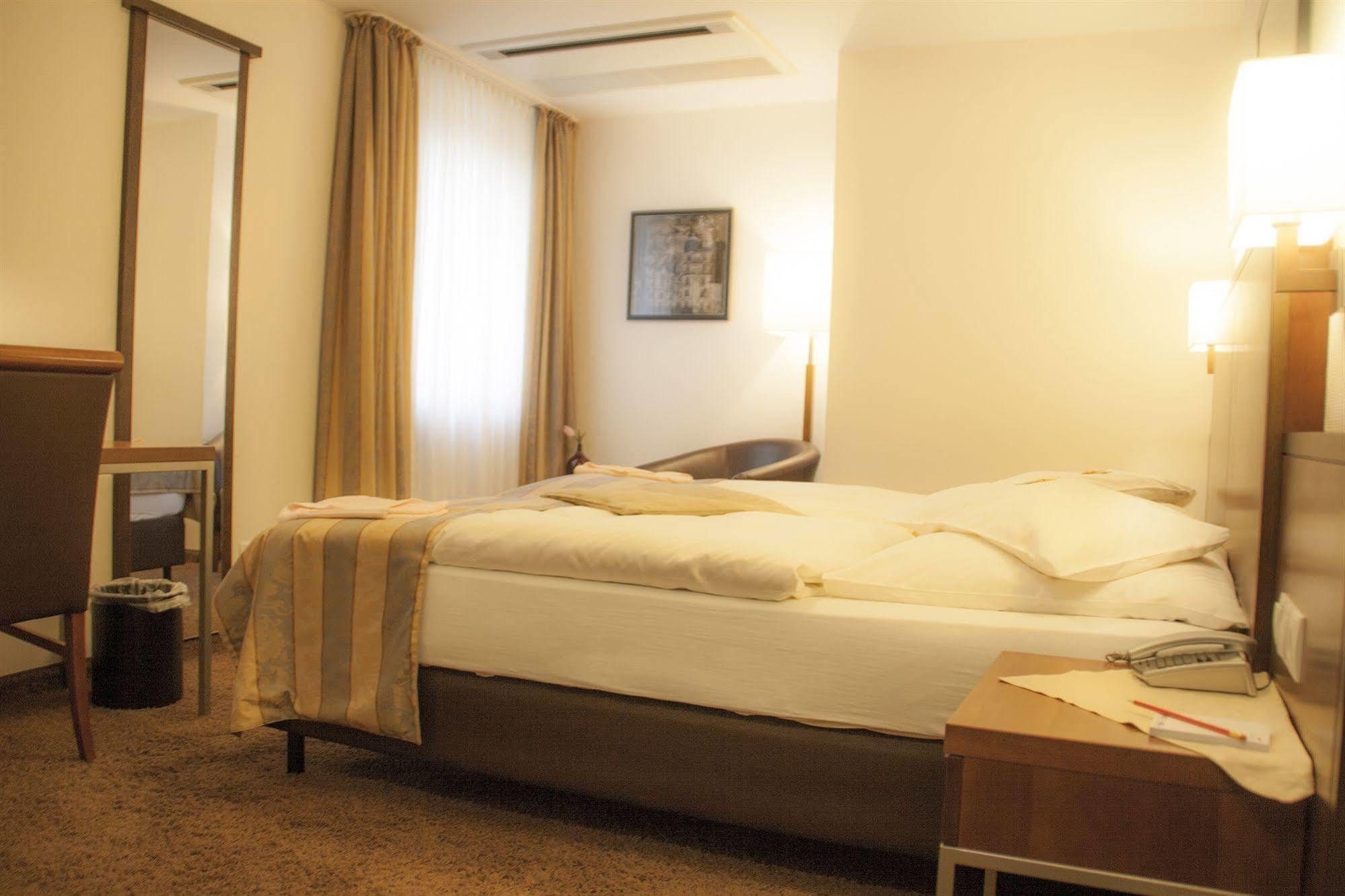 Hotel Zum Adler 본 외부 사진